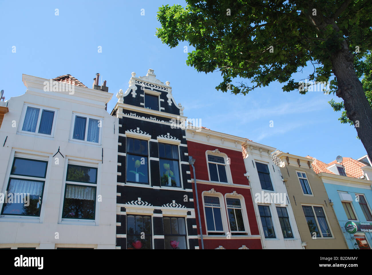 Vecchie case mercantili lungo Smallekade Vlissingen Paesi Bassi Foto Stock