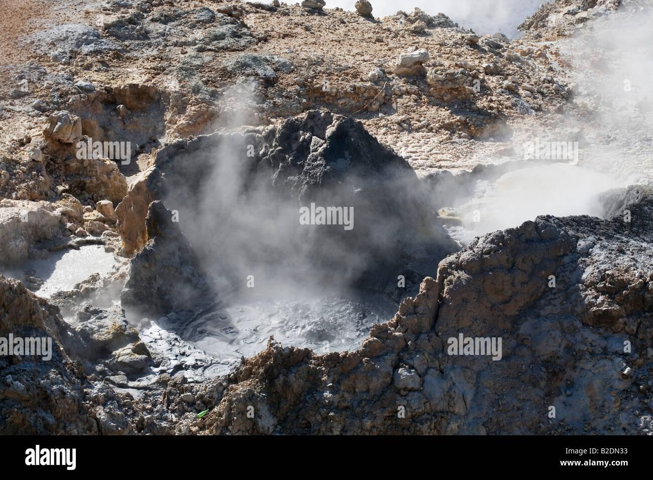 Fango bollente pentole La Soufriere Drive nel vulcano St Lucia West Indies Foto Stock