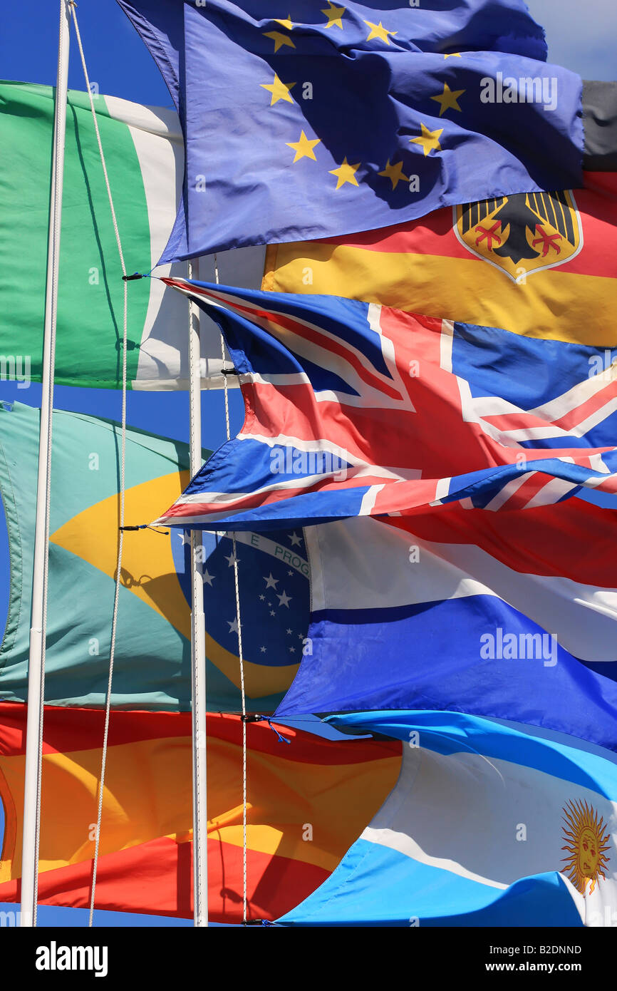 Le bandiere del Regno Unito Francia Argentina Italia Germania Brasile e Spagna insieme con la bandiera dell'Unione europea perfetto come ima Foto Stock