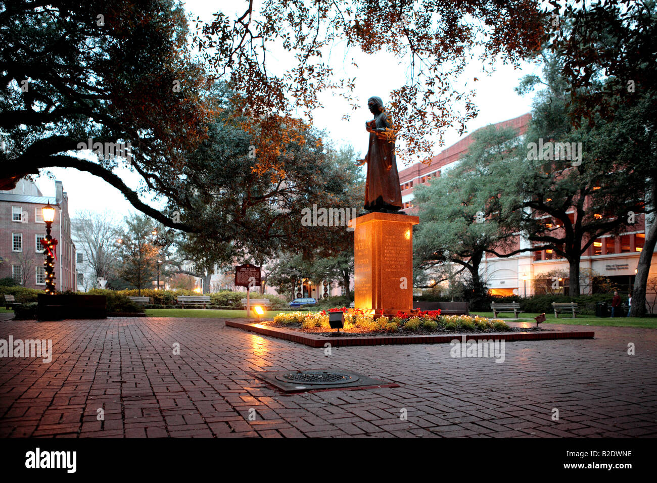 JOHN WESLEY il fondatore del Metodismo monumento di Reynolds Square nella città vecchia a Savannah in Georgia negli Stati Uniti Foto Stock