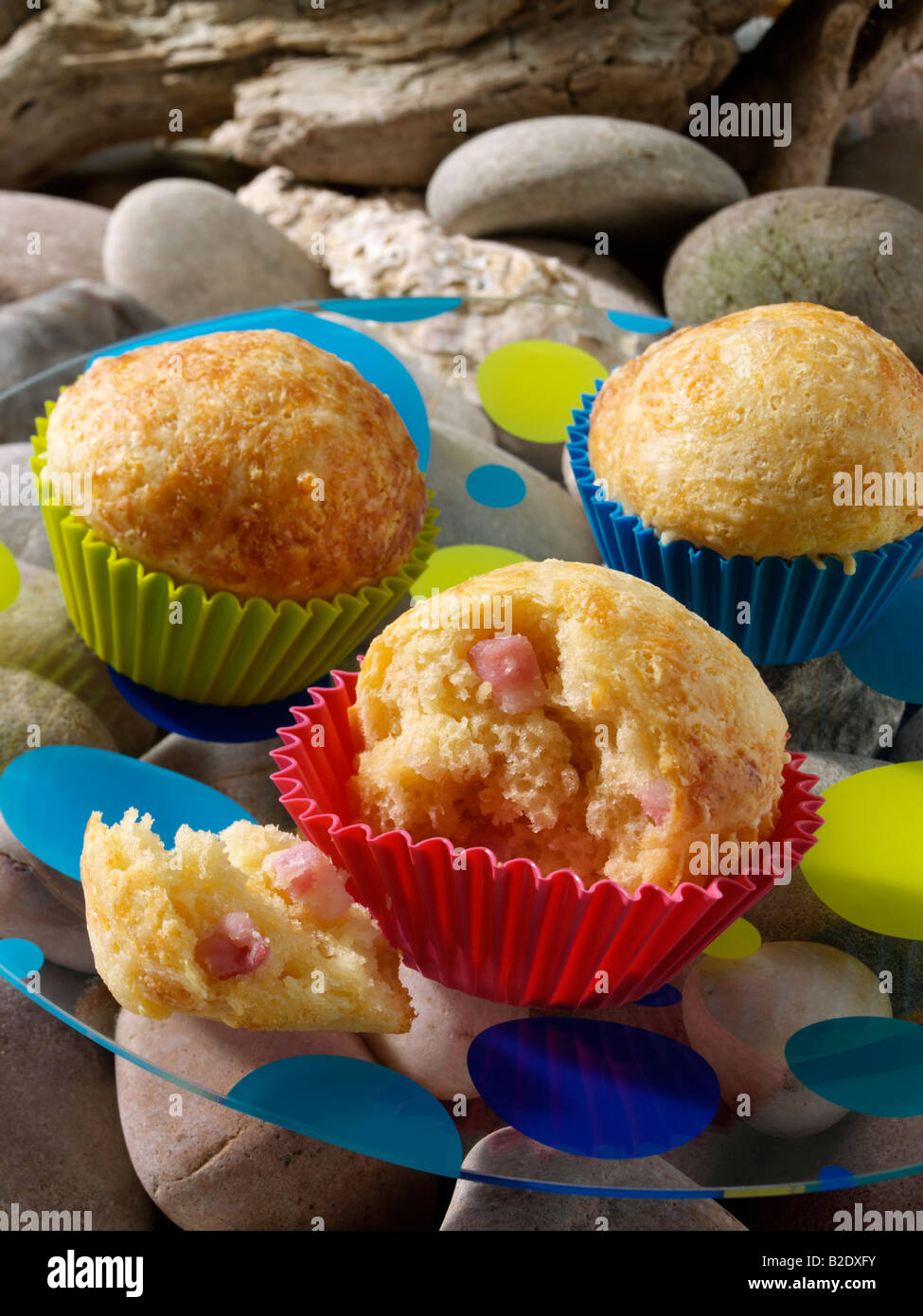 Muffin a un picnic sulla spiaggia cibo editoriale Foto Stock