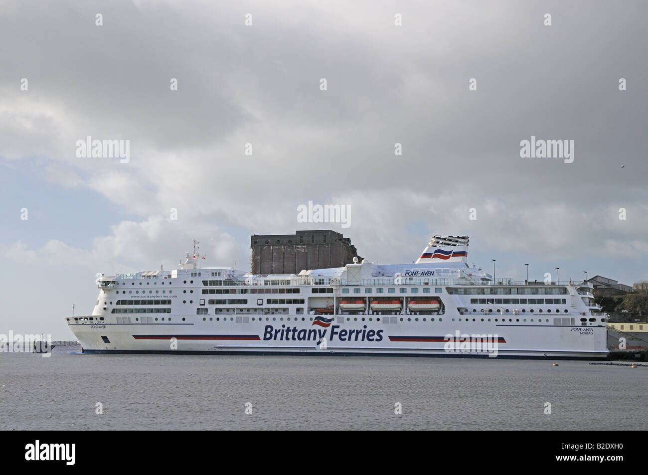 Brittany Ferries nave Pont Aven presso la banchina nel porto di Plymouth in Inghilterra Foto Stock