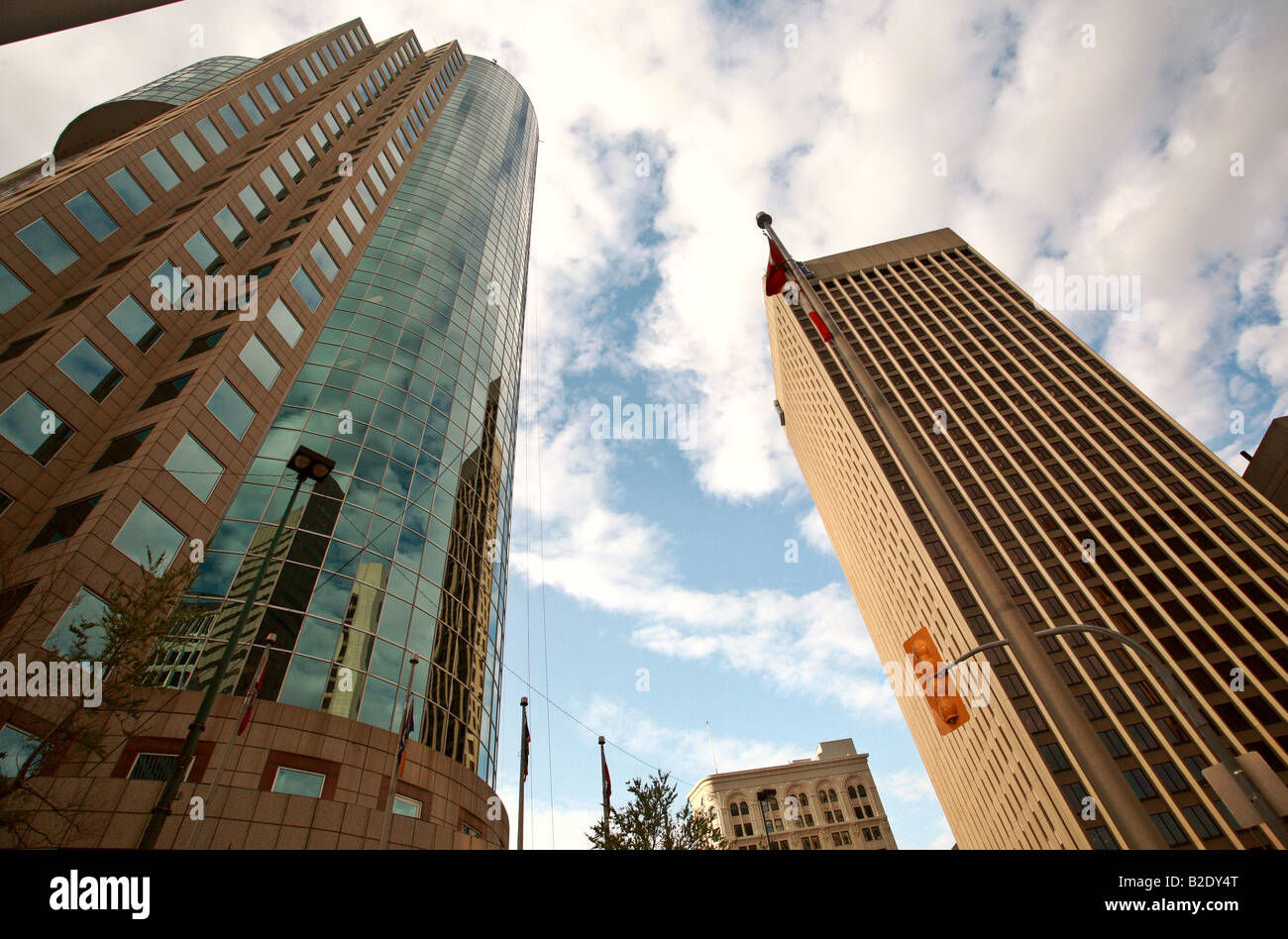 Nuovi e vecchi edifici in downtown Winnipeg Foto Stock