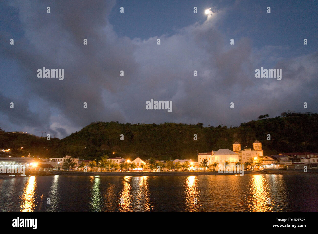 St Pierre Martinica West Indies a notte sotto una luna piena. Foto Stock
