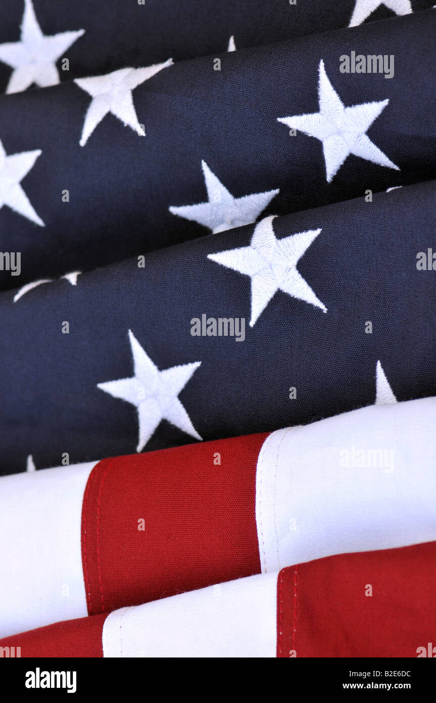 Colori dell'America - l'immagine verticale delle stelle e strisce di una  bandiera statunitense Foto stock - Alamy