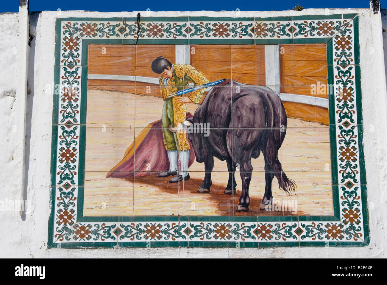 Mijas Provincia di Malaga Costa del Sol Spagna piastrella ceramica pittura del torero e bull a Bullring Foto Stock