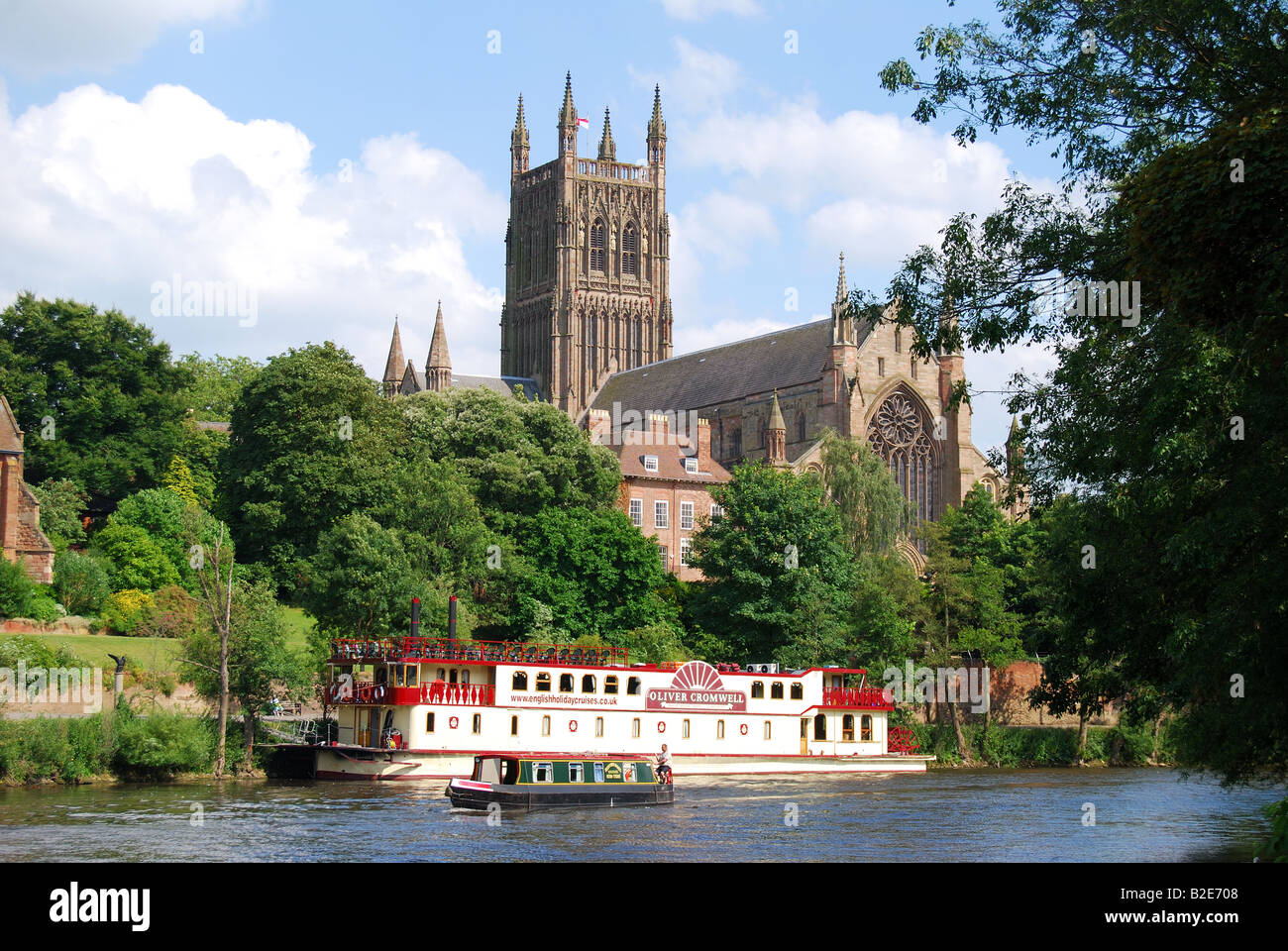 Cattedrale di Worcester sul fiume Severn, Worcester, Worcestershire, England, Regno Unito Foto Stock