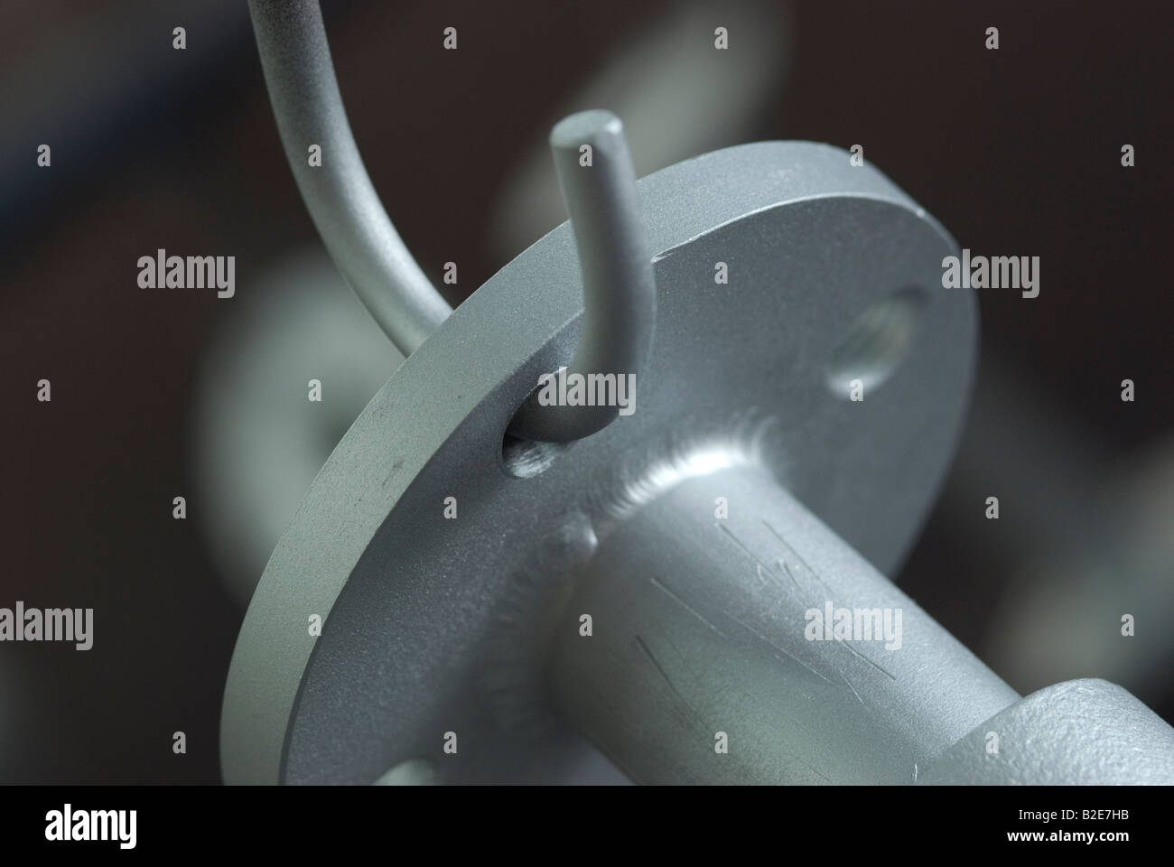 Tubo con la flangia sinistra per essiccazione a un industriale Paint shop Foto Stock