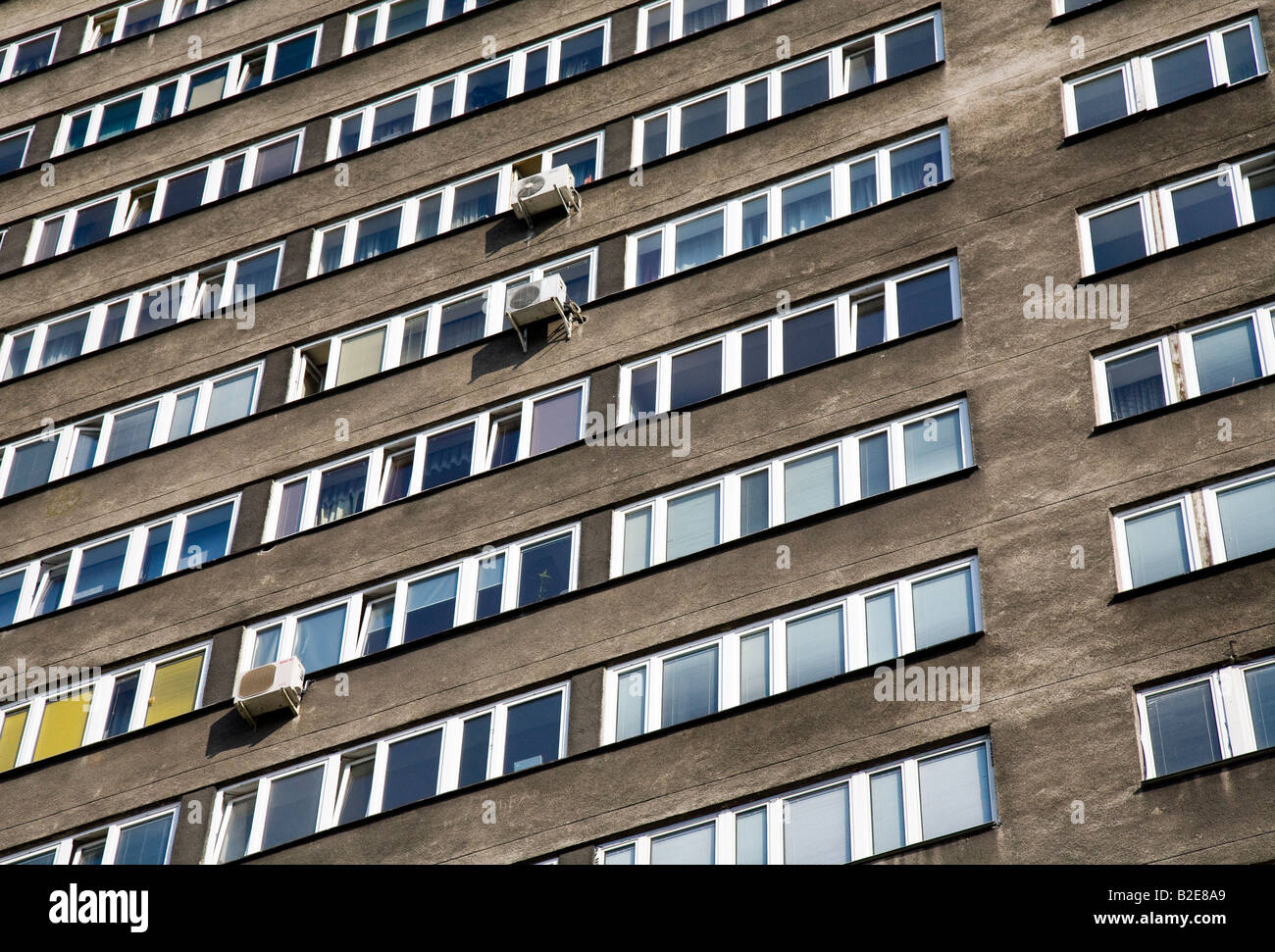 La facciata esterna dell'edificio di appartamenti a Varsavia Polonia Europa Foto Stock