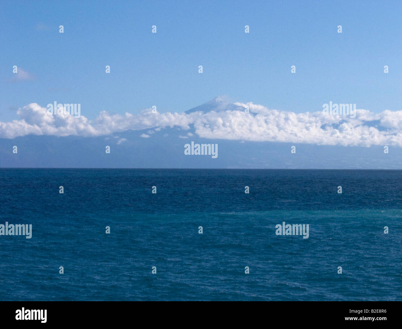 Vista panoramica di seascape nella parte anteriore della montagna, Tenerife, Isole Canarie, Spagna Foto Stock