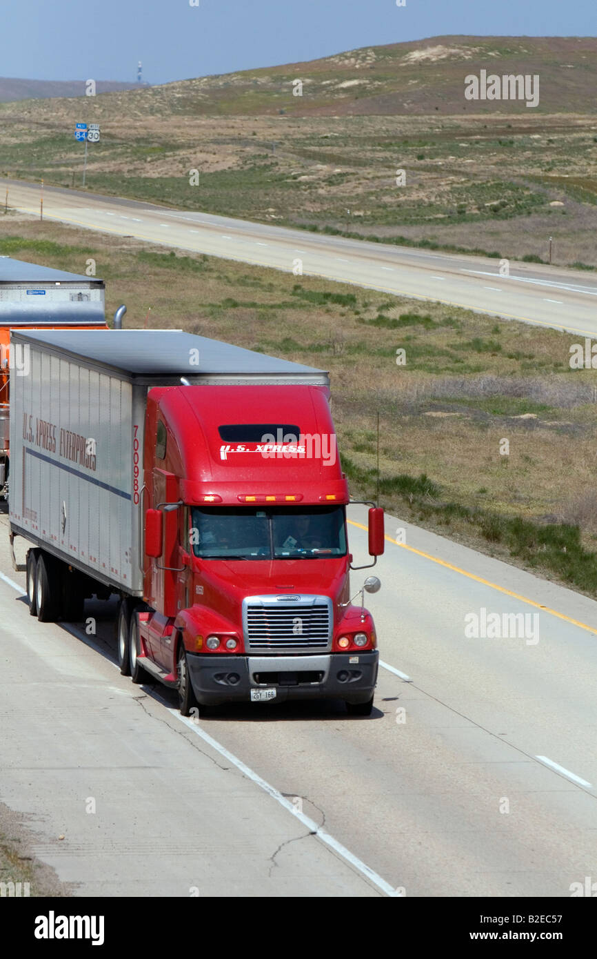 Semi carrello viaggia sull'Interstate 84 Ovest vicino a Boise Idaho Foto Stock