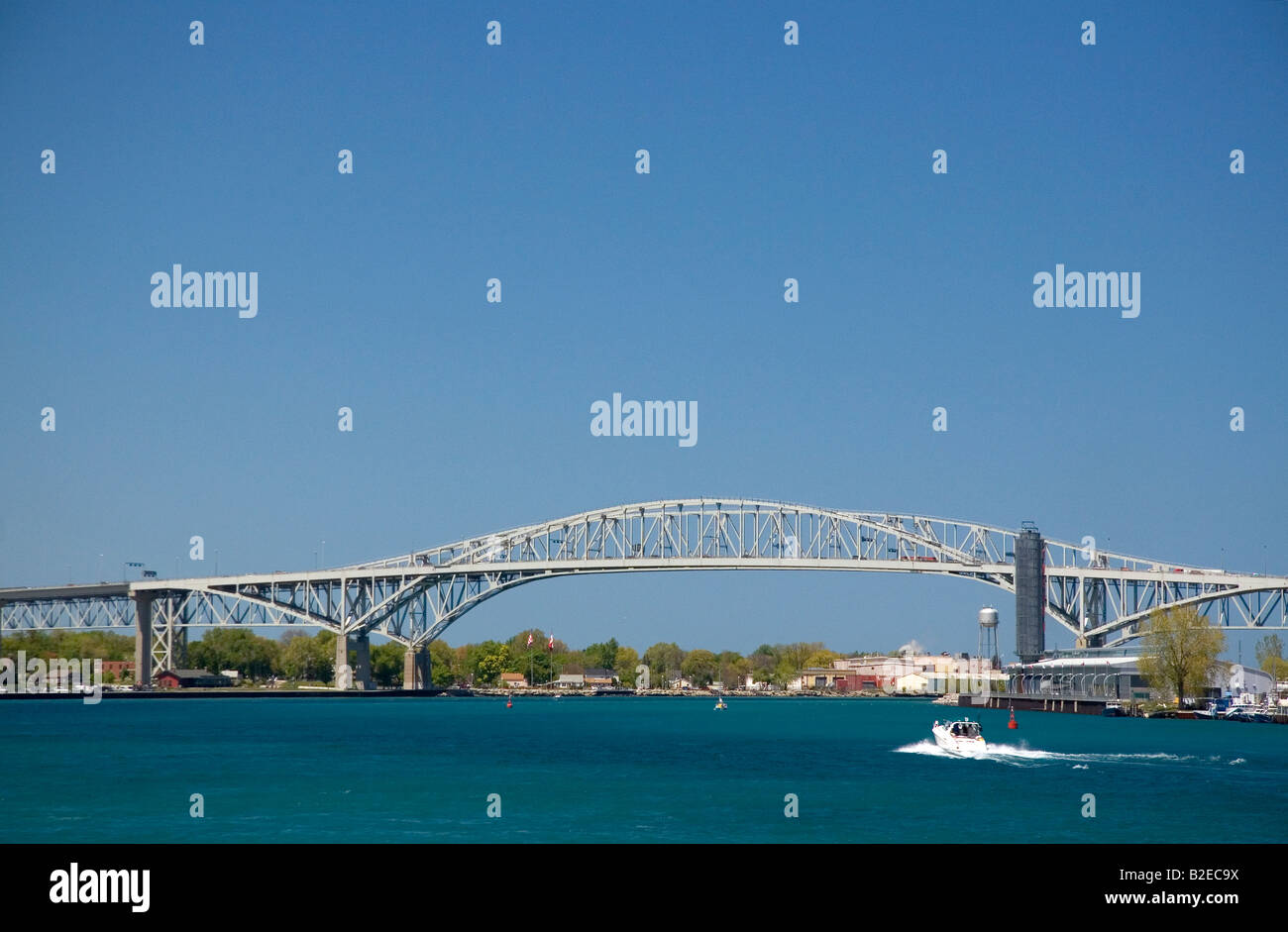 Il Blue Water Bridge è un twin span ponte che attraversa il St Clair fiume tra Port Huron Michigan e punto Edward Ontario Foto Stock