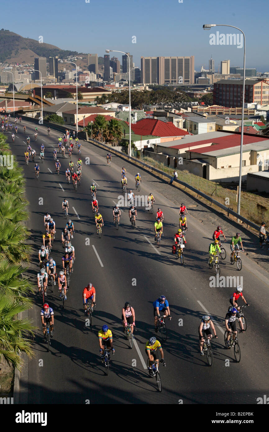 I ciclisti sul Cape Argus Cycle race a Cape Town Foto Stock