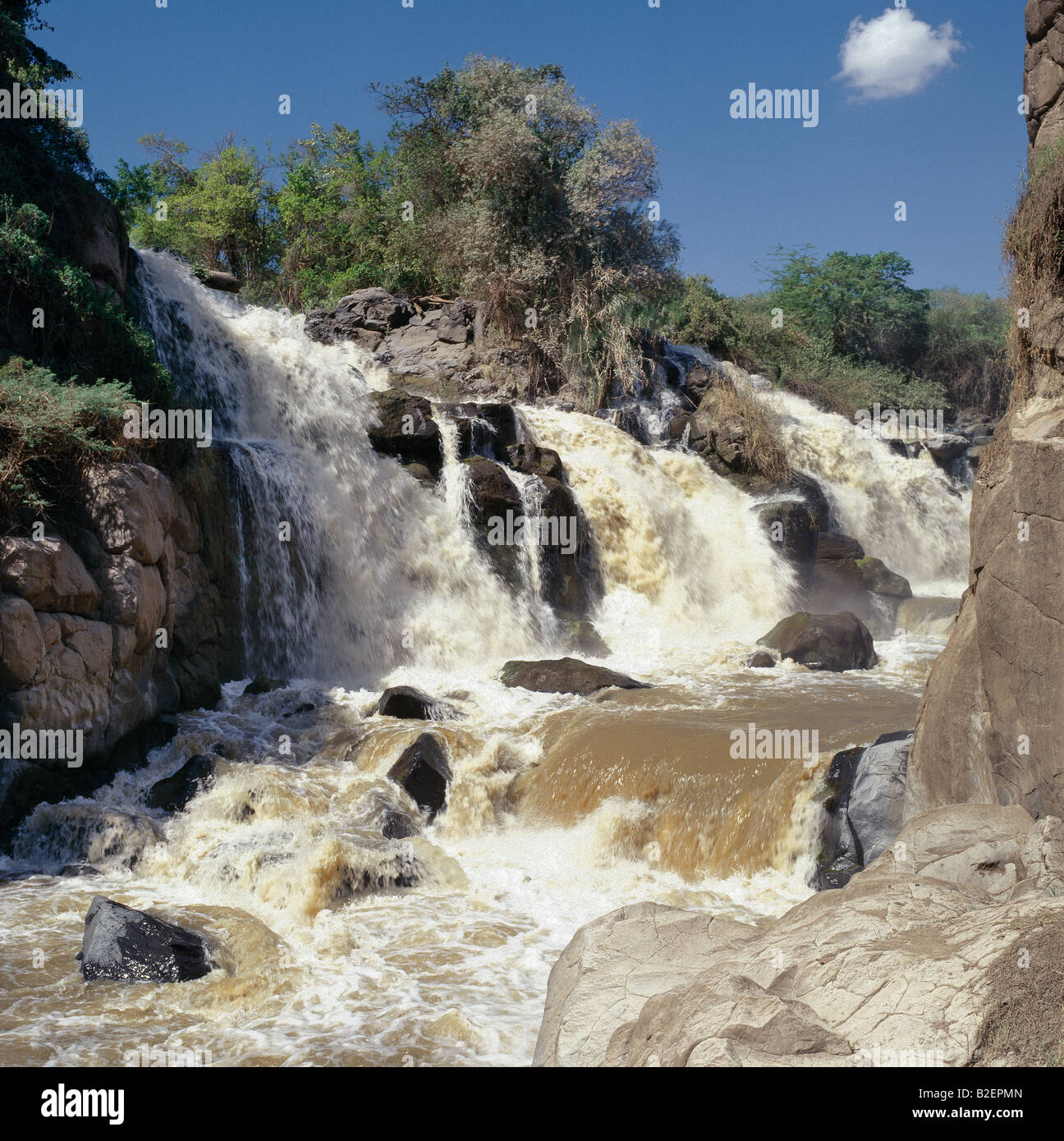 Il drammatico inondata Falls sono situati nel inondata Parco Nazionale. L'enorme volume di acqua da uno di Etiopia è più grandi fiumi Foto Stock