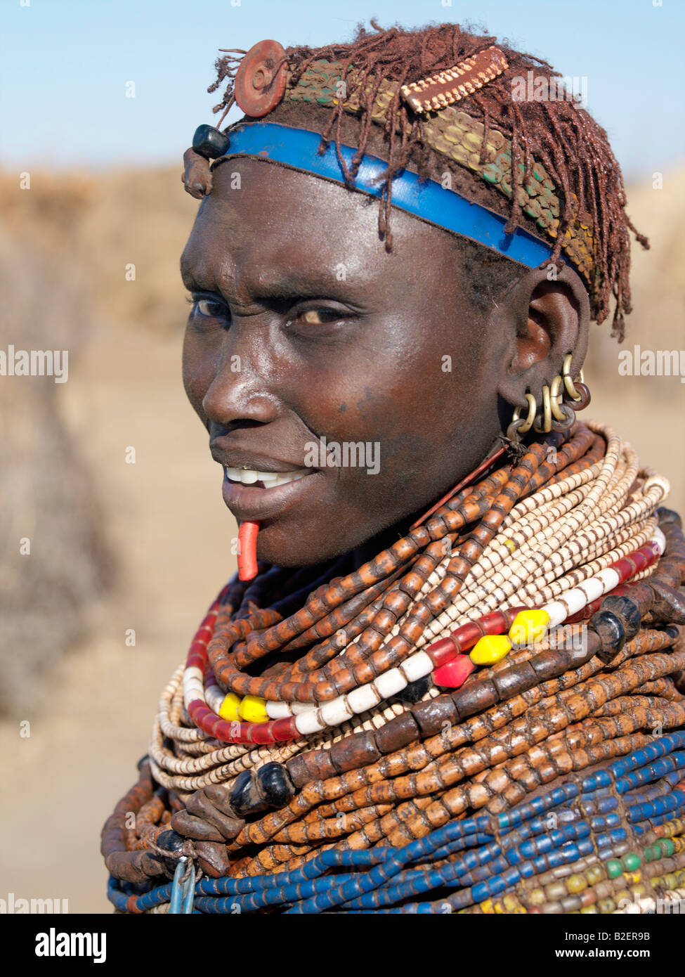 Un Nyag'atom donna in tutte le sue raffinatezze.L'Nyag atom sono una delle tribù più grandi e probabilmente il più bellicoso popolo. Foto Stock