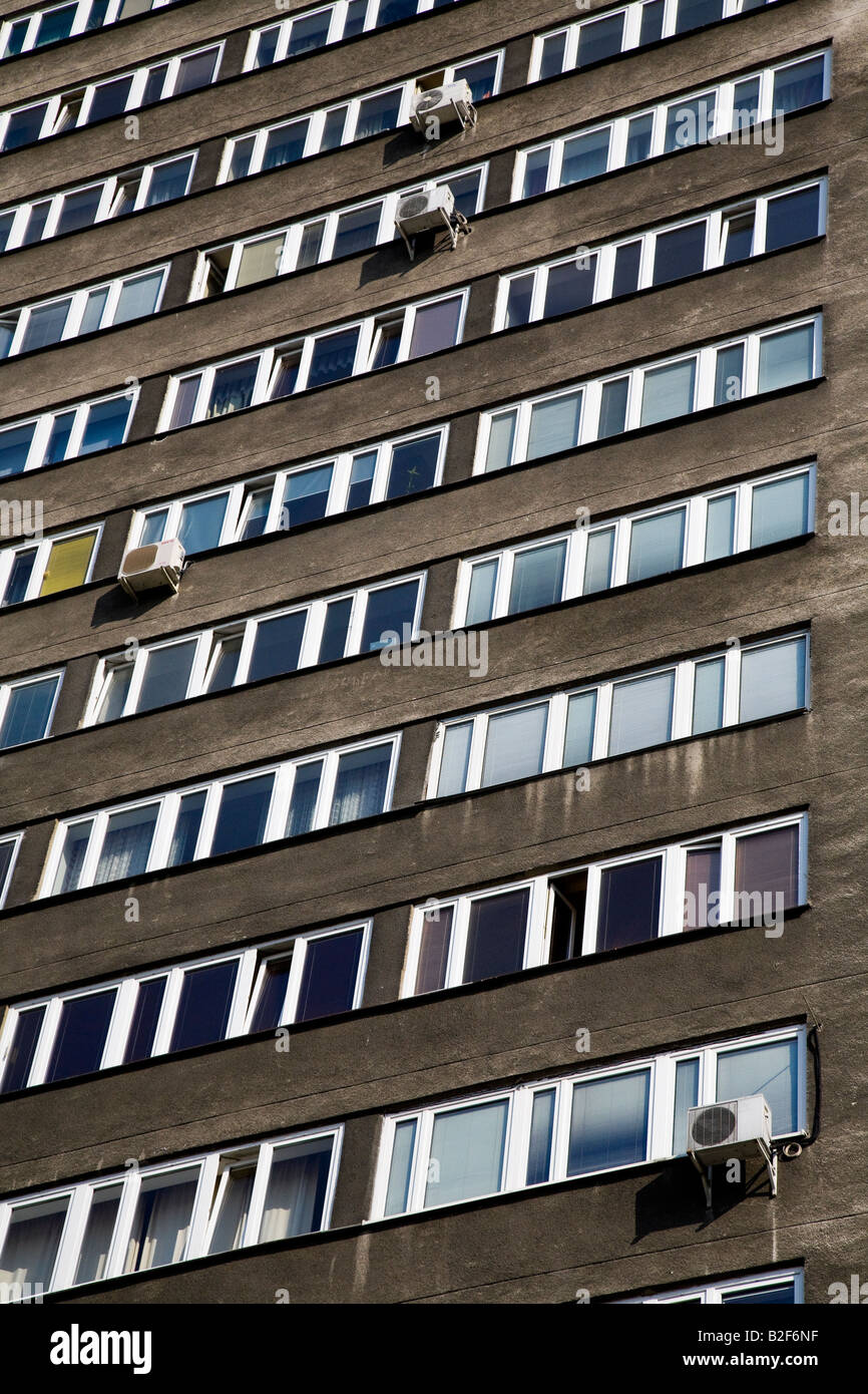 La facciata esterna dell'edificio di appartamenti a Varsavia Polonia Europa Foto Stock