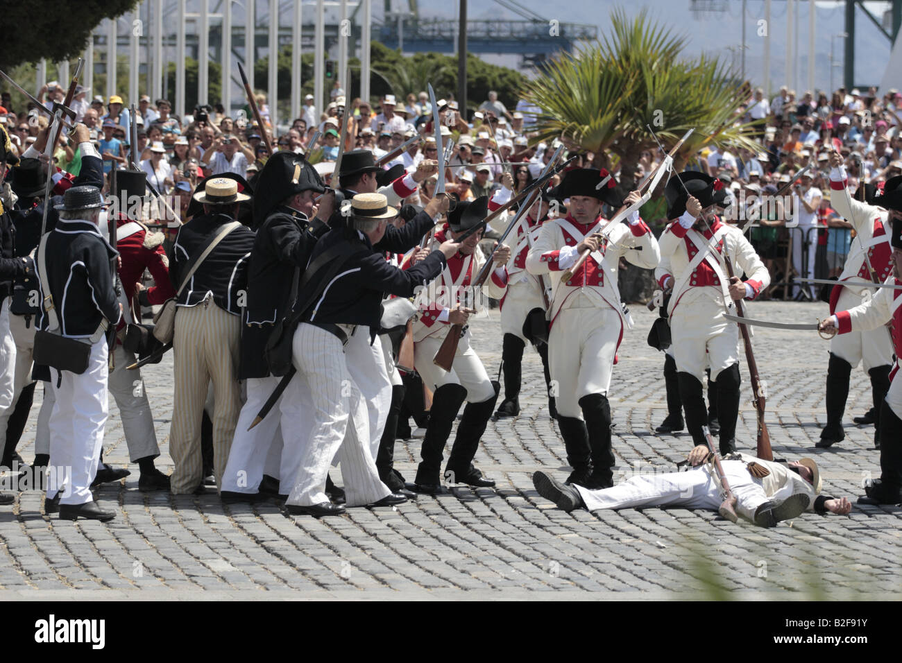Scontri ravvicinati durante una rievocazione storica del 1797 Battaglia di Santa Cruz Tenerife Foto Stock