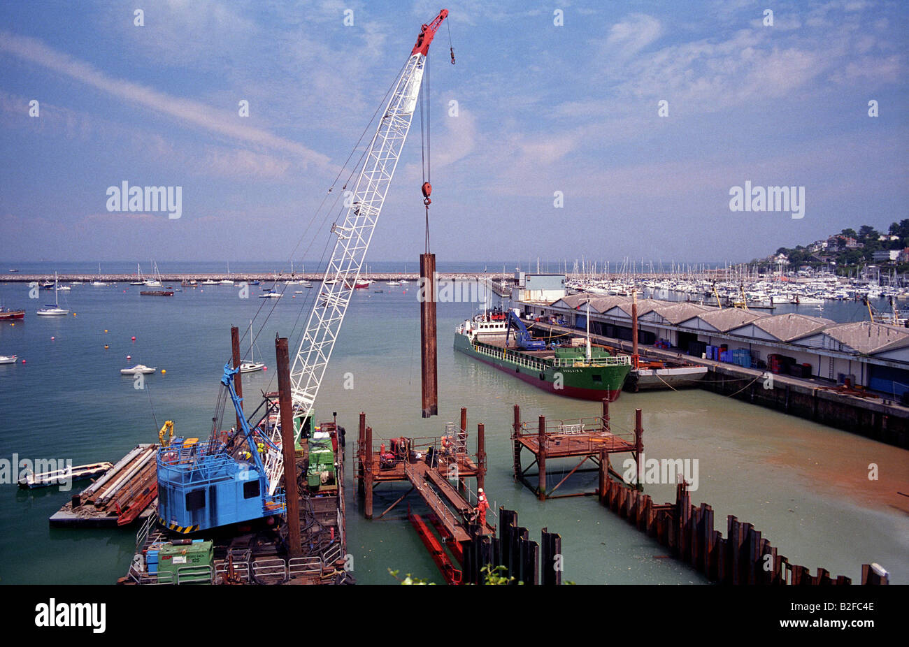 Ingegneria marina lavora al porto di Brixham Devon England Foto Stock