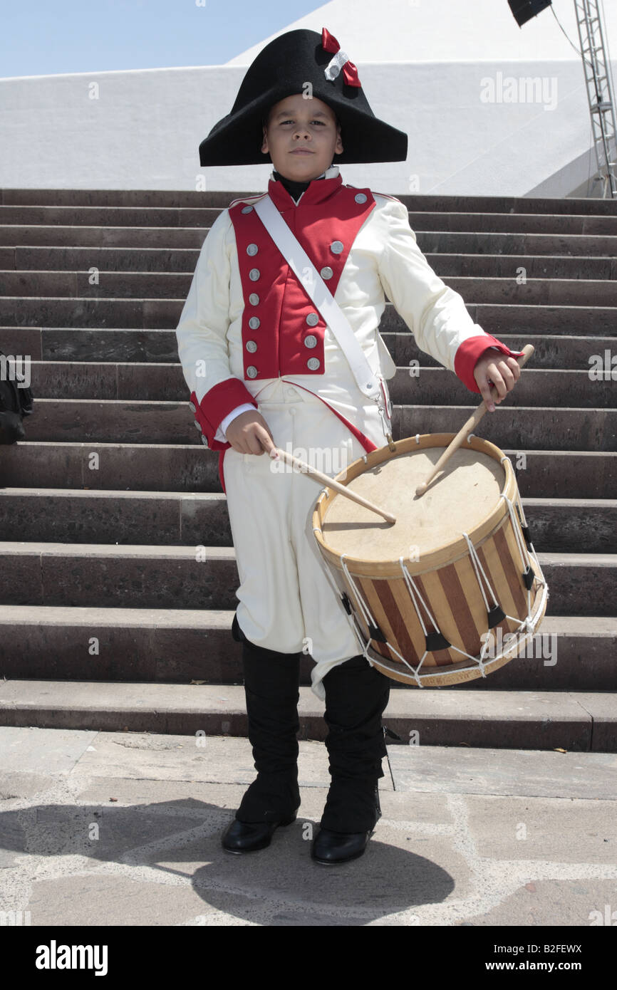 Il batterista del Batallon de Canarias giocato da Jonathan Morales in una rievocazione storica del 1797 Battaglia di Santa Cruz Tenerife Foto Stock