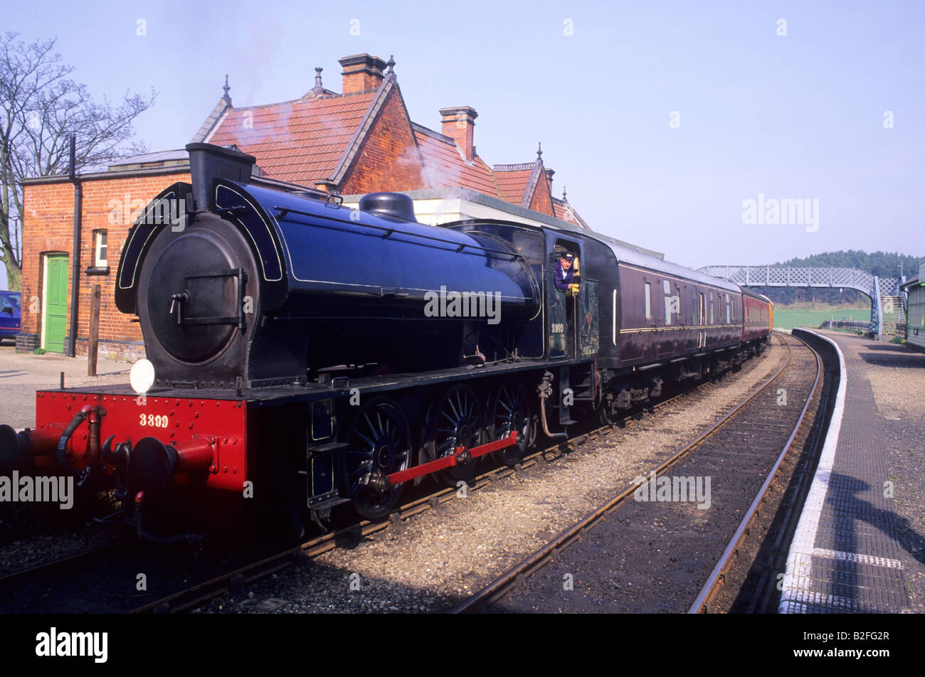 Weybourne North Norfolk linea papavero treno a vapore motore stazione ferroviaria inglese trasporto vintage East Anglia England UK travel Foto Stock