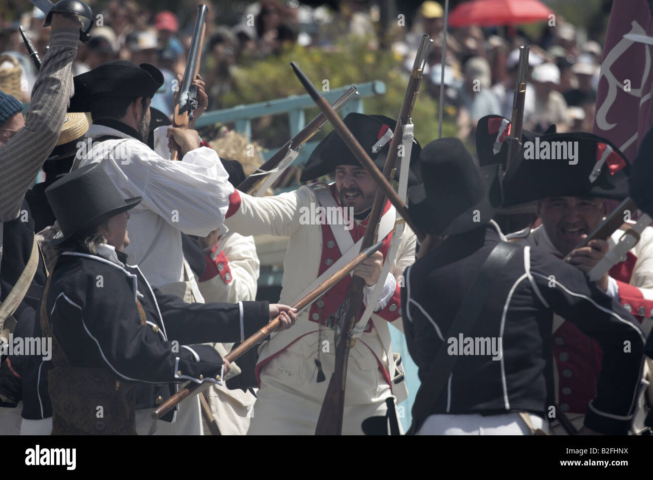 Di mano in mano combattimenti durante una rievocazione storica del 1797 Battaglia di Santa Cruz Tenerife Foto Stock