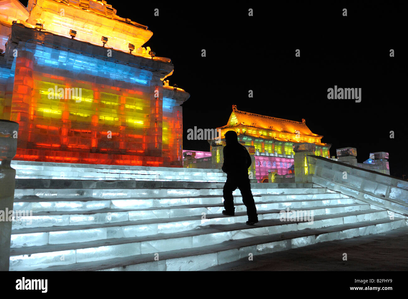 Sculture di ghiaccio replica del Palazzo Imperiale in occasione dell'annuale Festival del ghiaccio, Harbin, Provincia di Heilongjiang, Cina Foto Stock