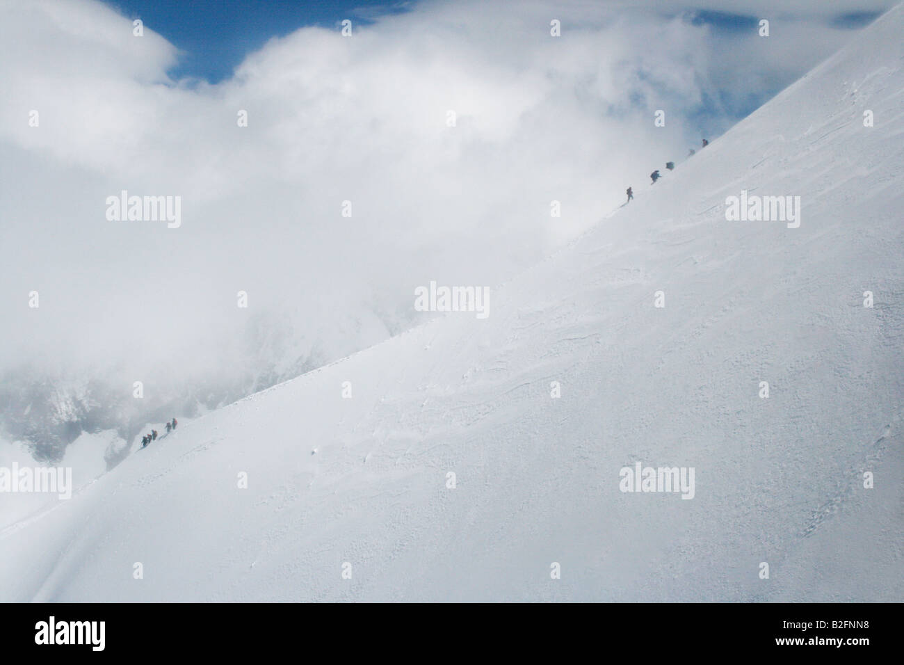 Neve, scalatori, rock, ghiaccioli, Aigulle Du Midi, Chamonix Mont-Blanc, Francia Foto Stock