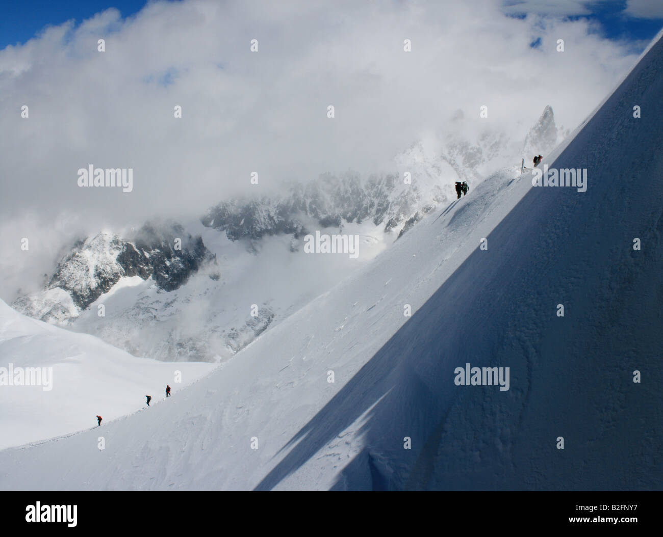 Neve, scalatori, scalare, rock, ghiaccioli, Aigulle Du Midi, Chamonix Mont-Blanc, Francia Foto Stock
