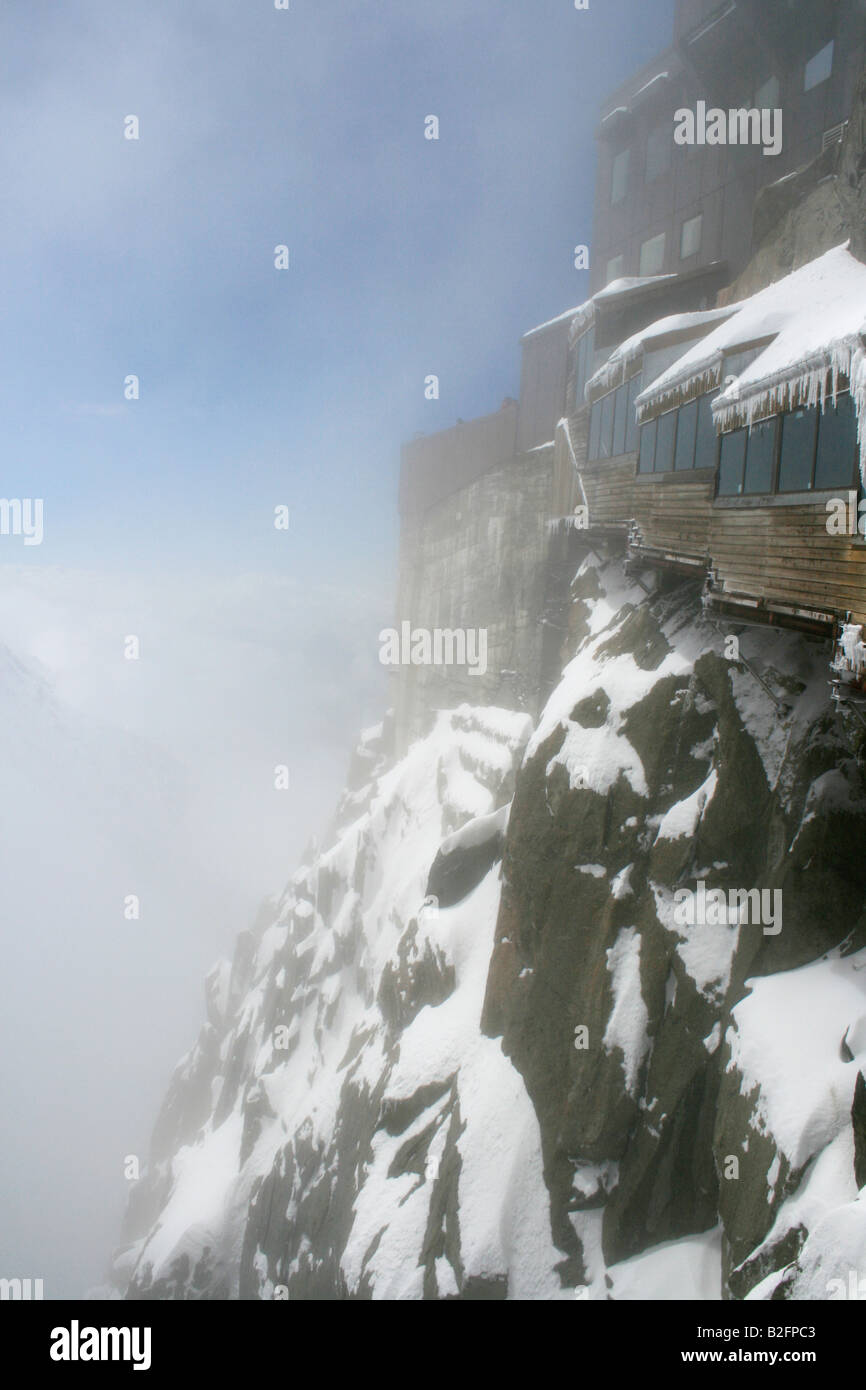 Neve, bridge, rock, ghiaccioli, Aigulle Du Midi, Chamonix Mont-Blanc, Francia Foto Stock