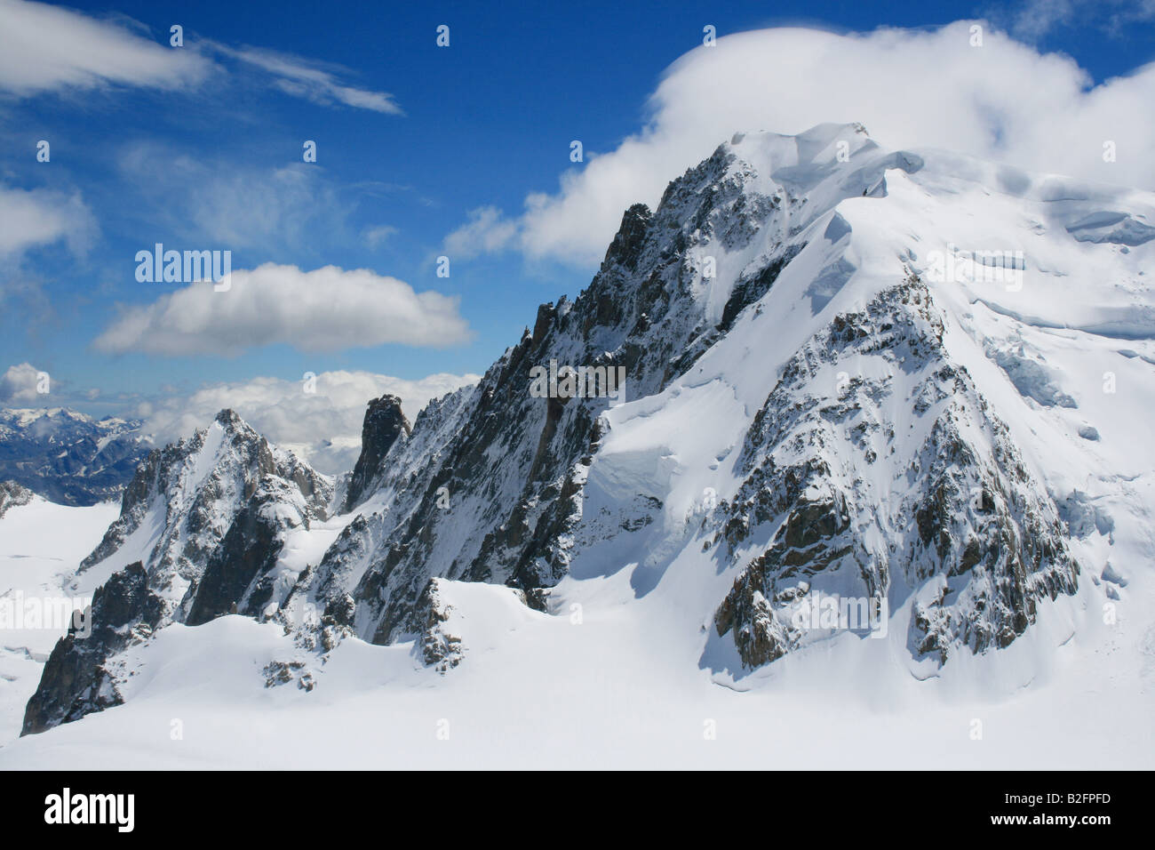 Neve, bridge, rock, ghiaccioli, Aigulle Du Midi, Chamonix Mont-Blanc, Francia Foto Stock