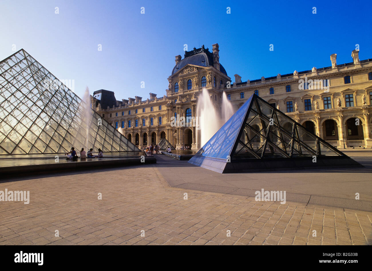 Palazzo del Louvre e il Museo Parigi Francia Foto Stock