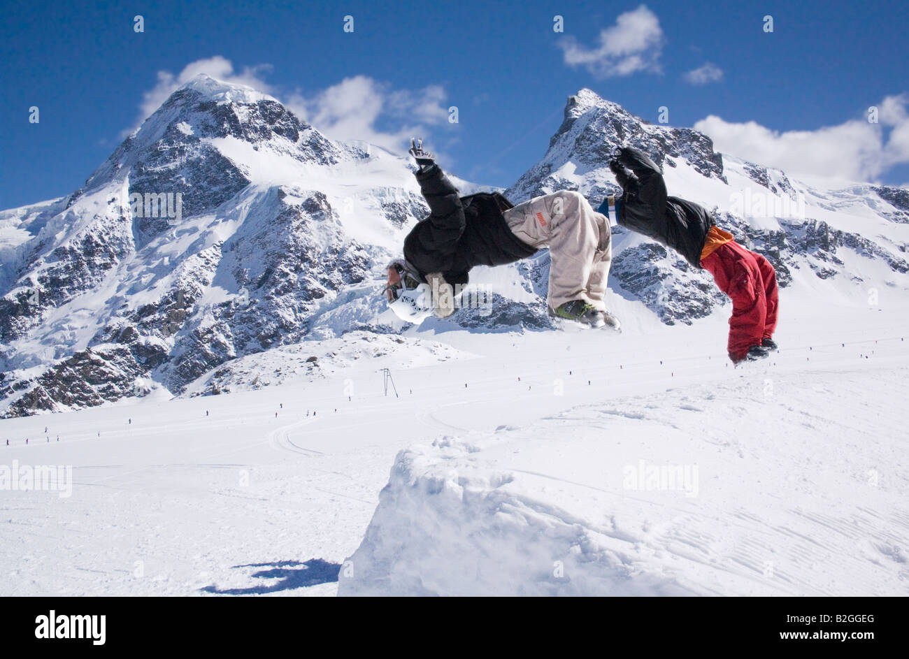Salto con sci freestyle sciatore skisport sciatore ski area montagne neve jump volo Foto Stock