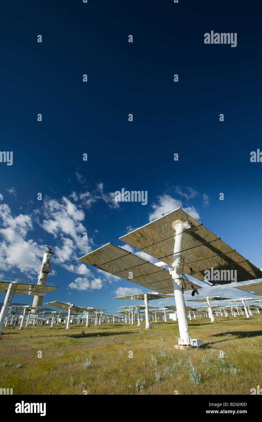 Heliostat array e ricevitore solare a Plataforma Solar de Almaria, Andalusia, Spagna Foto Stock