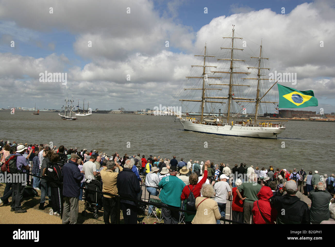 La città di Liverpool, in Inghilterra. Nave a vela SS Cisne Branco sul fiume Mersey durante la parata di Vela, Tall Ships gare 2008. Foto Stock