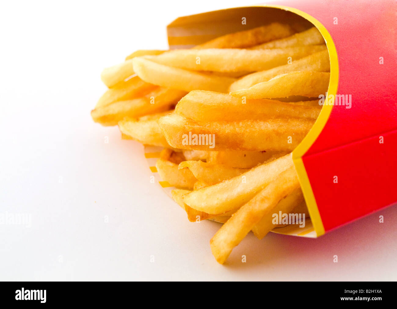 Il salato untuosa Libertà francese frigge il Fast Food su sfondo bianco Foto Stock