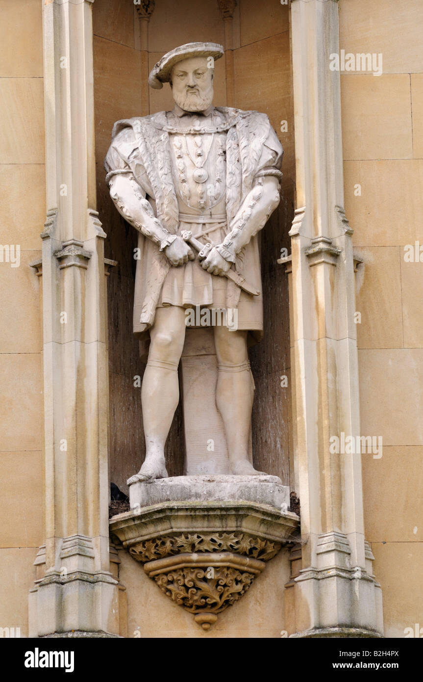 Statua di Enrico VIII, Kings College di Cambridge Inghilterra REGNO UNITO Foto Stock