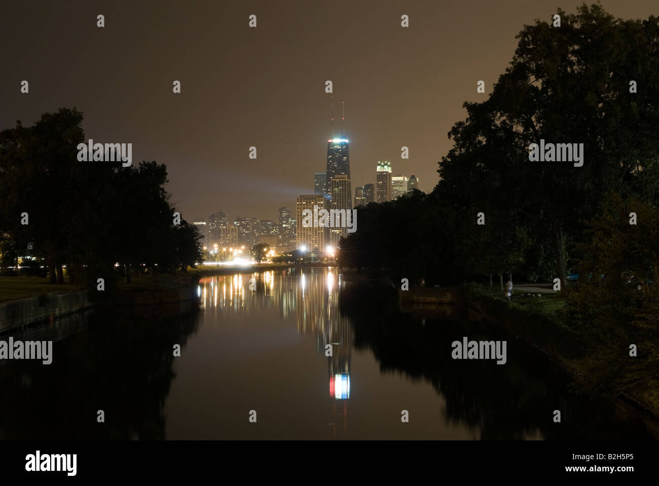 Sullo skyline di Chicago di notte Foto Stock