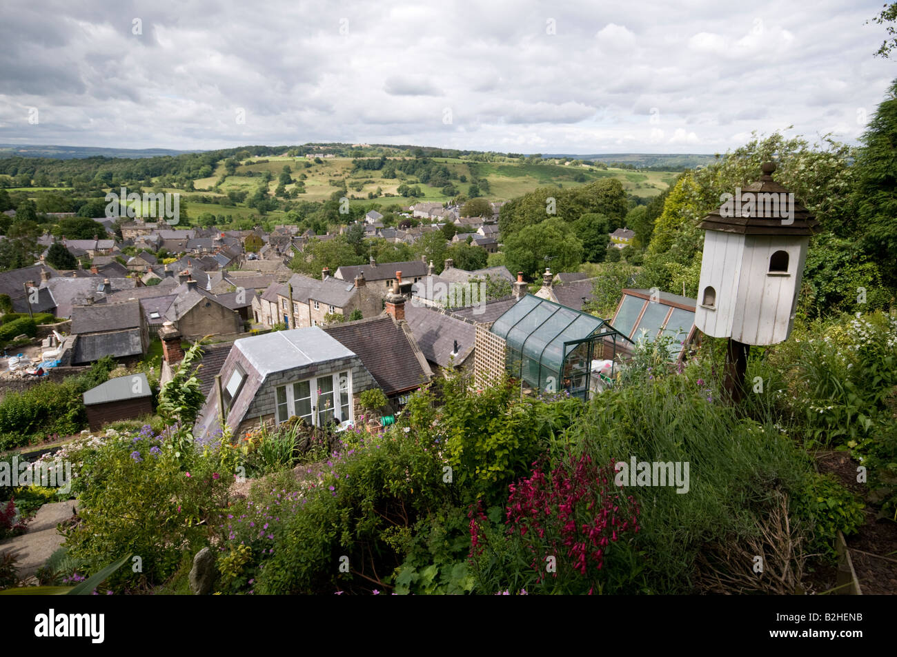 Country garden in Peak District village Derbyshire Foto Stock