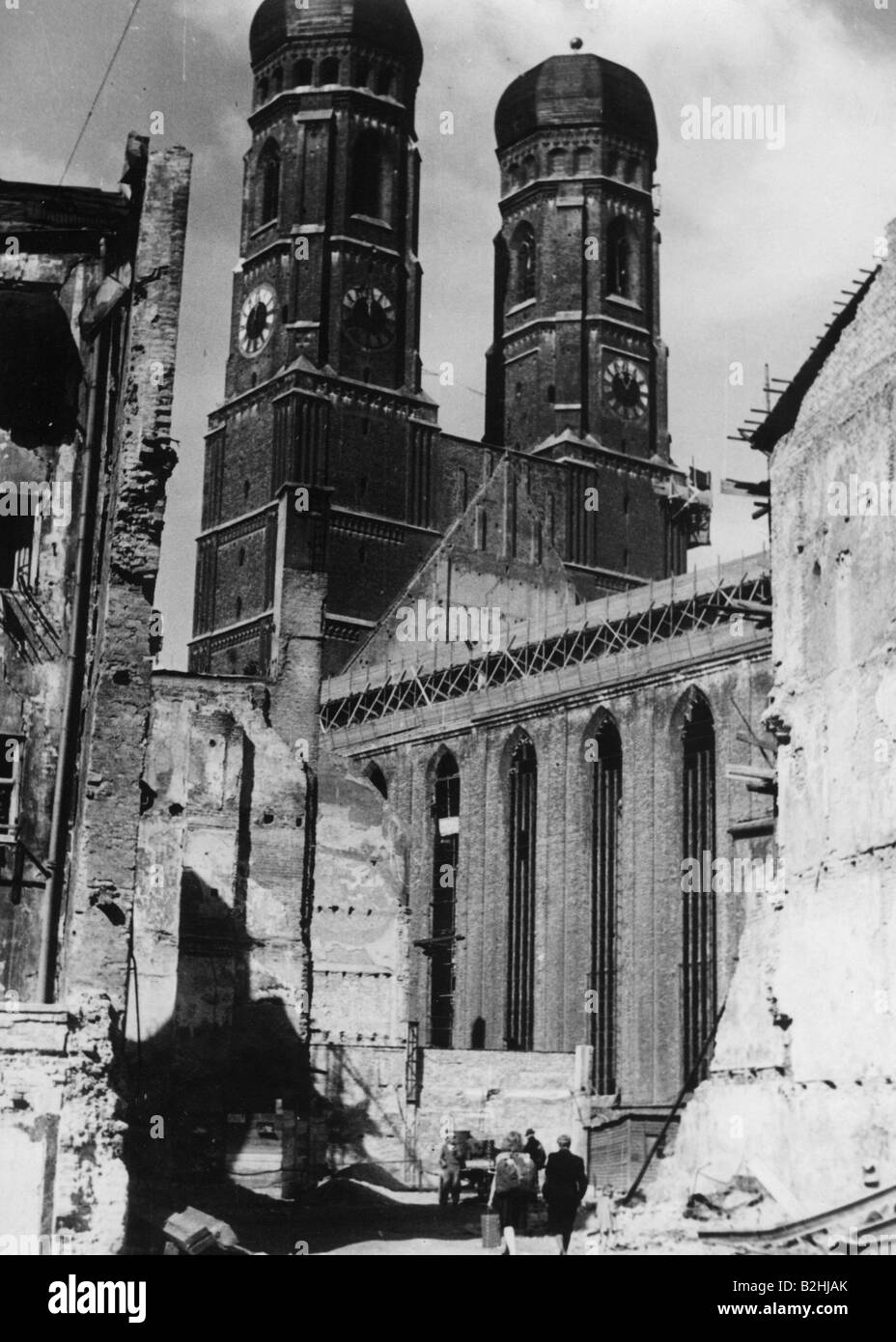 Geografia/viaggio, Germania, Monaco di Baviera, chiese, Frauenkirche, vista esterna, distrutto, circa 1946, Foto Stock