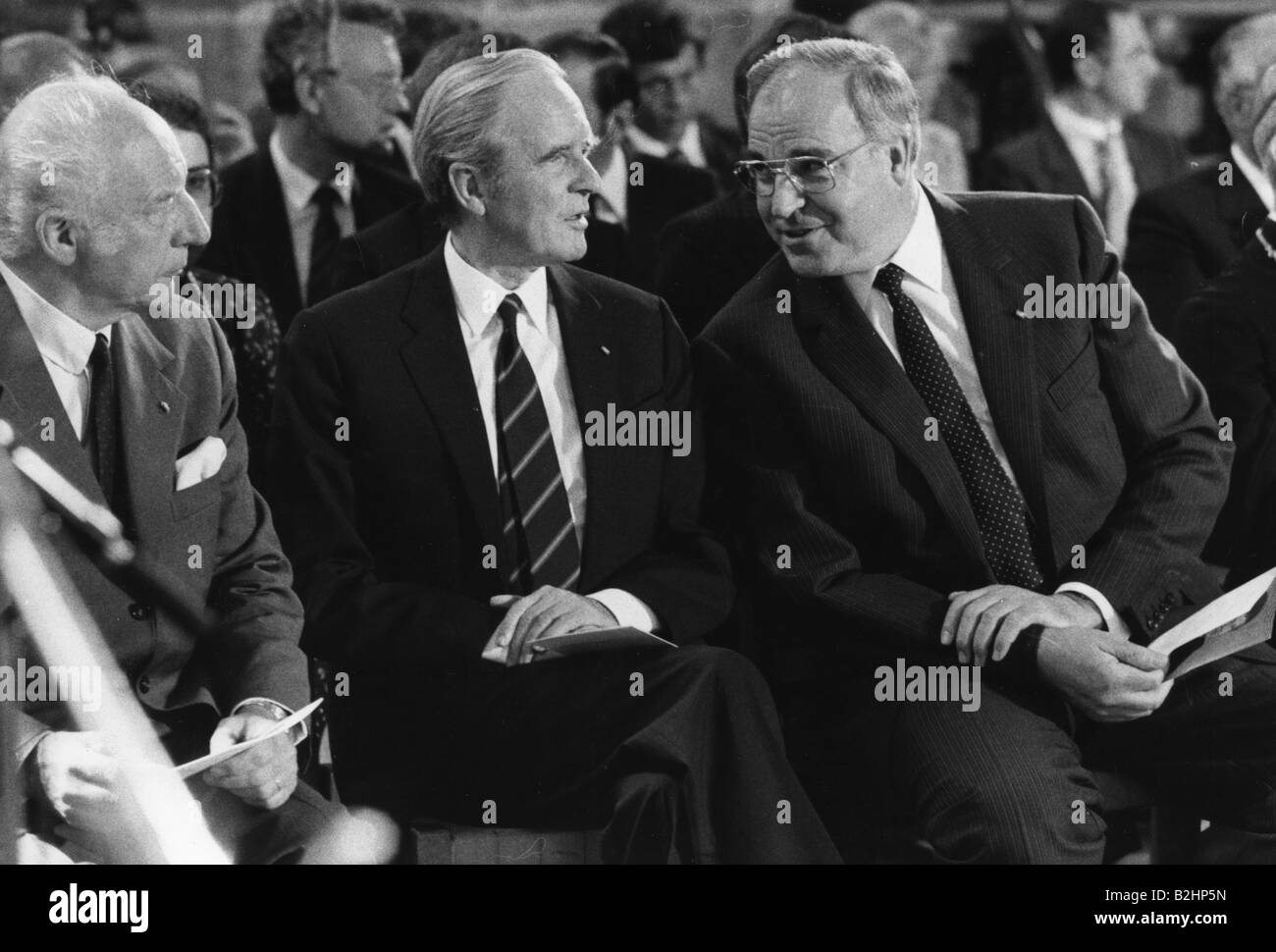 Scheel, Walter, 8.7.1919 - 24.8.2016, politico tedesco (FDP), con il presidente federale Karl Carstens e il cancelliere Helmut Kohl, 1985, Foto Stock