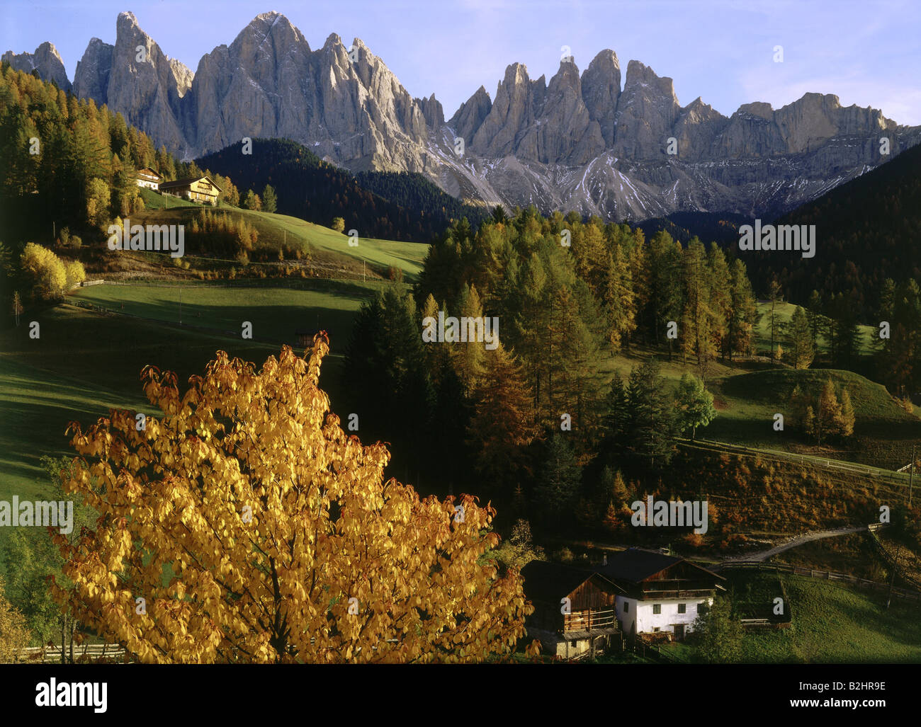 Geografia / viaggi, Italia, Alto Adige, Dolomiti, Santa Maddalena in Valle Villnoess, Mount Geisler e Monte Fermeda torri, au Foto Stock