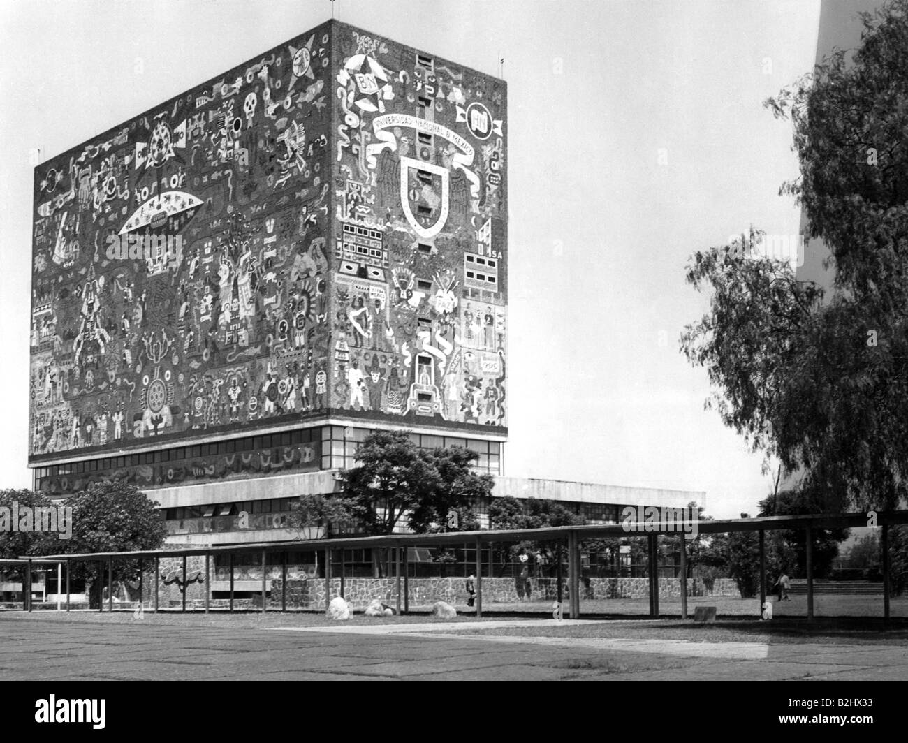 Geografia / viaggio, Messico, Città del Messico, edifici, Università Nazionale Autonoma del Messico, fondata: 1551, Biblioteca Centrale, costruita: 1954, 1961, 1960s, storica, storica, America Centrale, 20th secolo, UNAM, architettura, edificio, mosaico, Patrimonio Mondiale dell'UNESCO, istruzione, CEAM, persone, Foto Stock