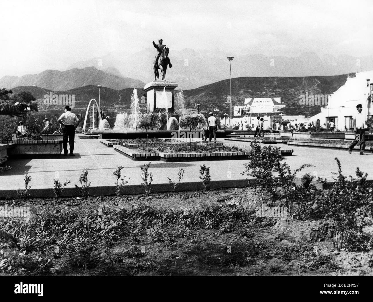 Geografia / viaggio, Messico, Monterrey, scene di strada, monumento su piazza, 1971, Foto Stock