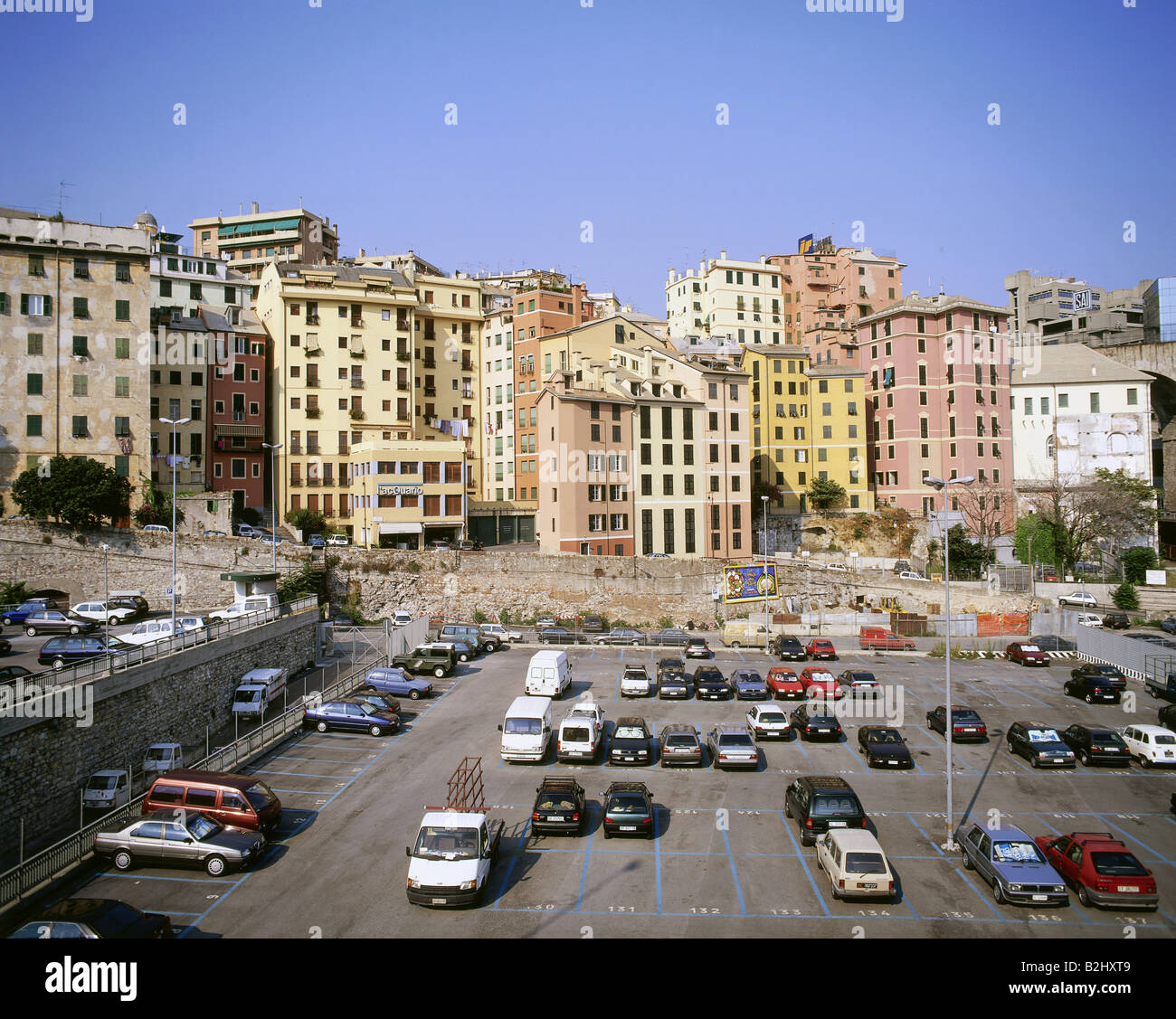 Geografia / viaggio, Italia, Sarzano, vista città, paesaggio urbano, parcheggio, Foto Stock
