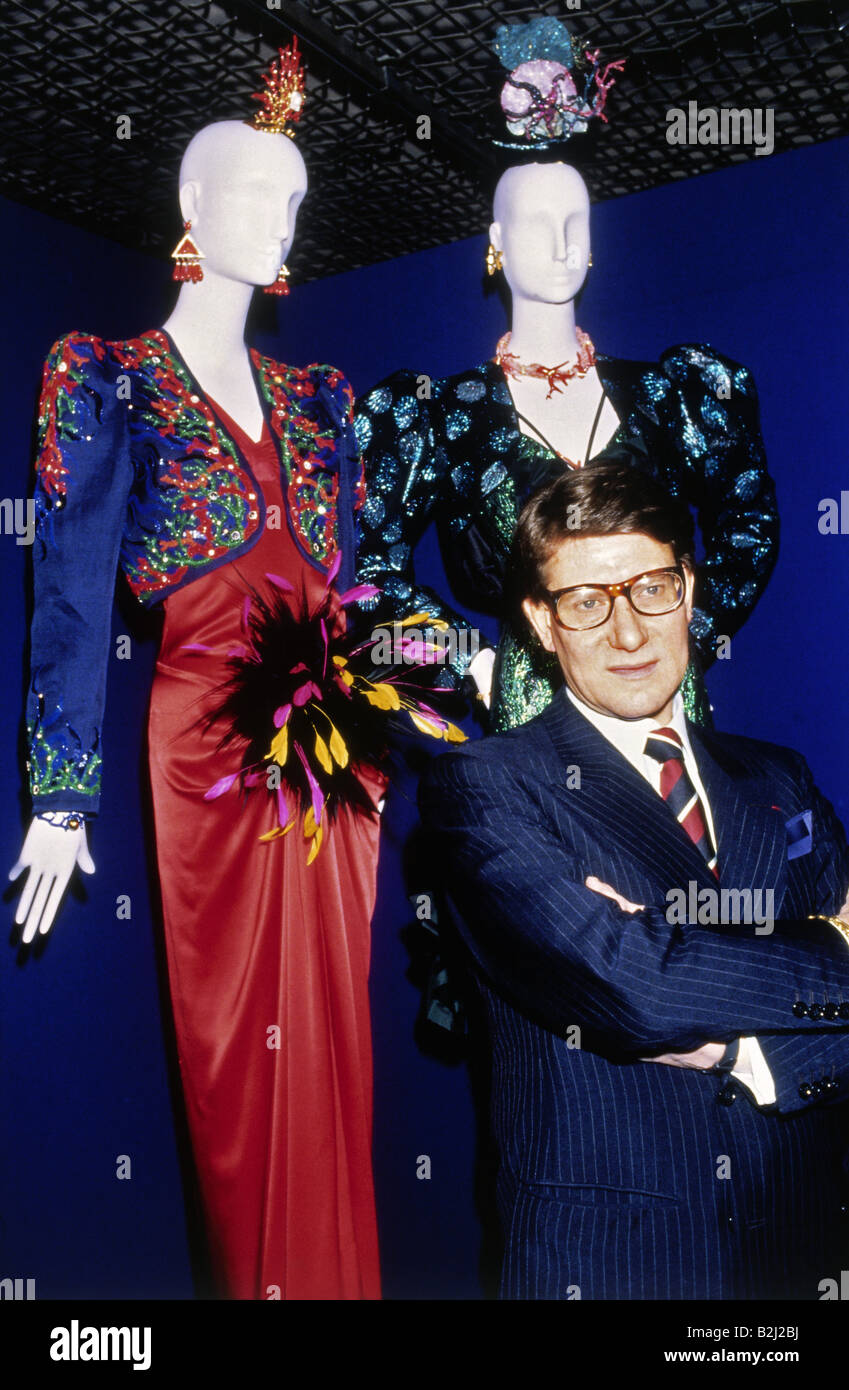 Saint-Laurent, Yves, 1.8.1936 - 1.6.2008, designer francese (moda), a metà lunghezza, durante la mostra di 'Yves Saint-Laurent, 28 Anni Di Creazione', Louvre, Parigi, 31.5. - 26.10.1986, Foto Stock