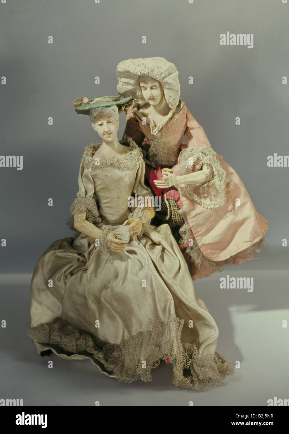 Giocattoli, bambole, 'Zwei modisch gekleidete Damen' (Due Signore vestiti alla moda), legno, cera per teste, vestiti, Germania, fine 18th secolo, Museo Nazionale Bavarese, Monaco di Baviera, Foto Stock