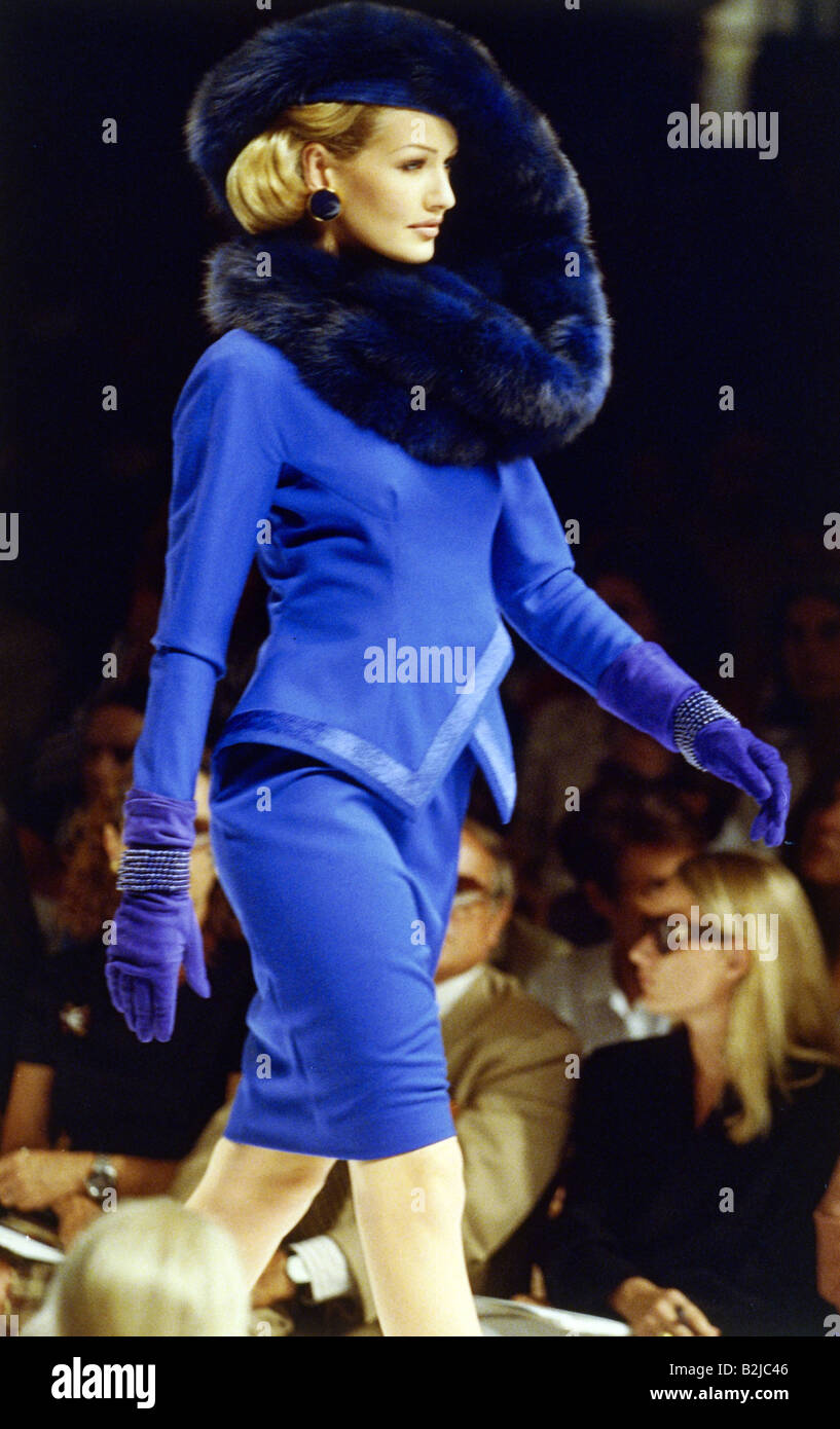 Moda, 1990s, manichino, costume blu, intera lunghezza, passerella, Haute Couture, autunno inverno, di Christian Dior, Parigi, 1992/1993, Foto Stock