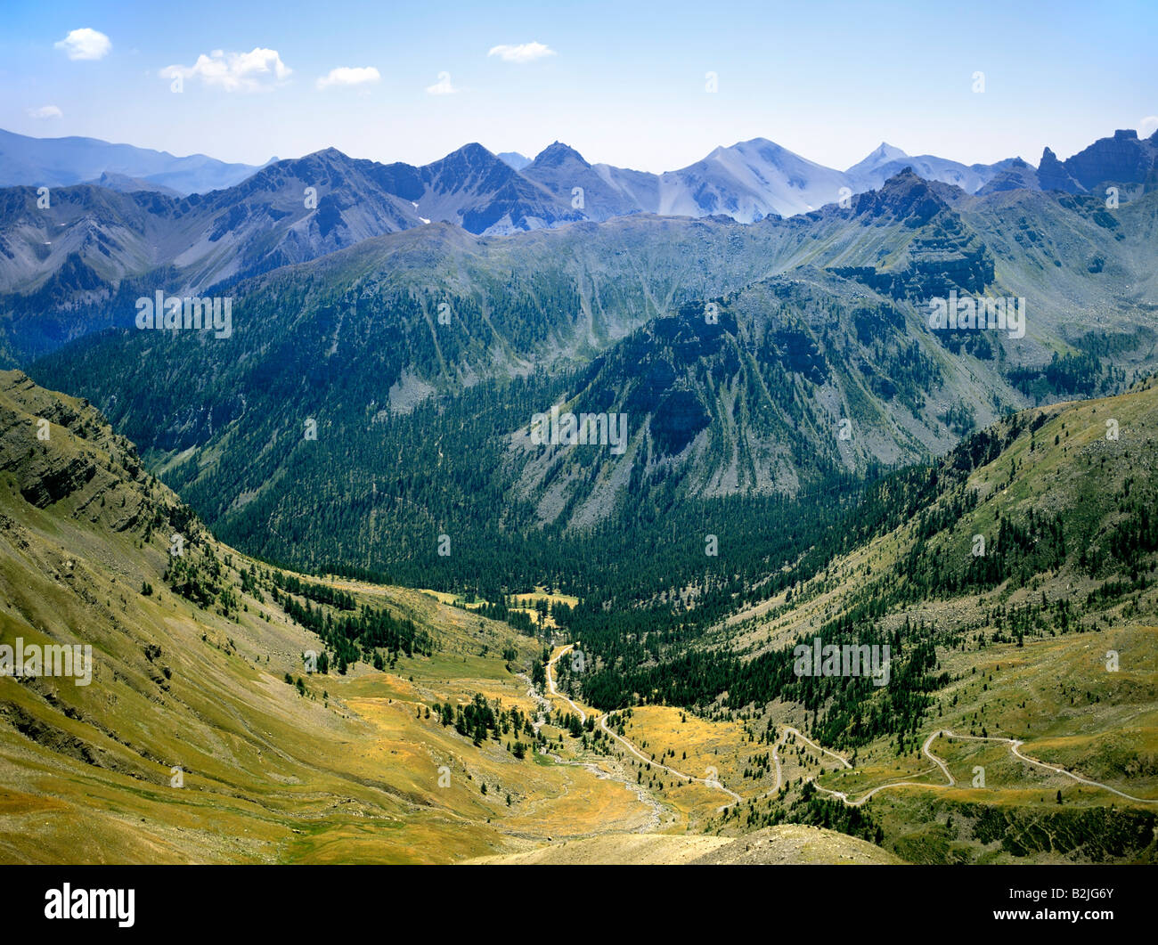 Il più alto d'Europa passano a 2715 metri le cime del Col de la bonnette restefond Alpes maritimes mercantour alpi francesi francia Foto Stock