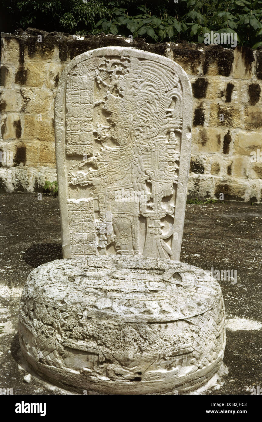 Geografia / viaggi, Guatemala, Tikal, città maya, rovine, stele con calendario, Additional-Rights-Clearance-Info-Not-Available Foto Stock