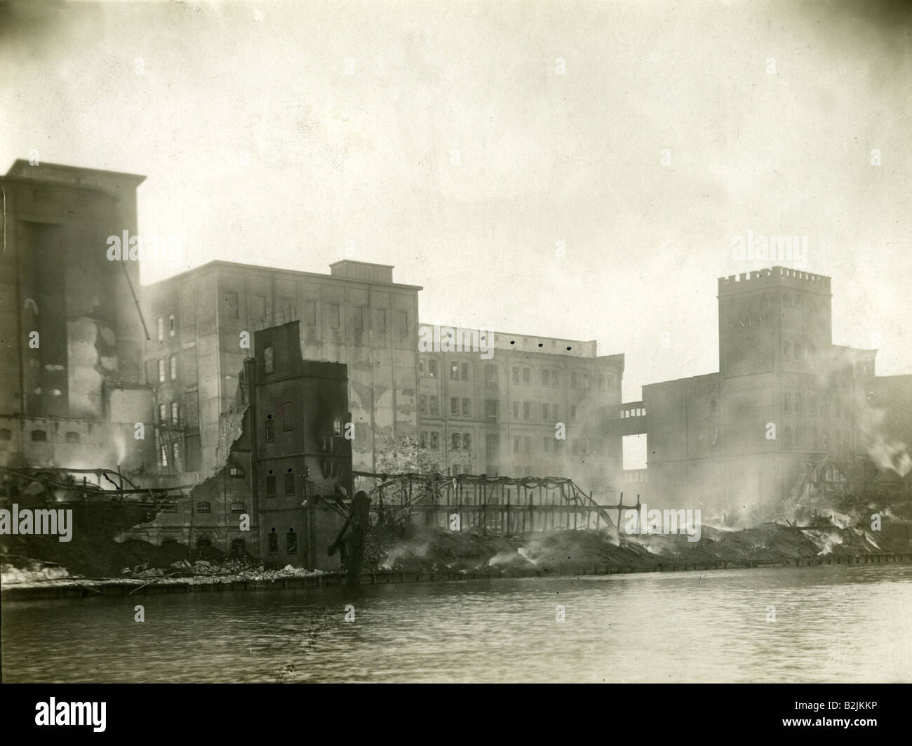 Eventi, Prima guerra mondiale / prima guerra mondiale, fronte orientale, fabbrica distrutta, Polonia, 1914, Foto Stock